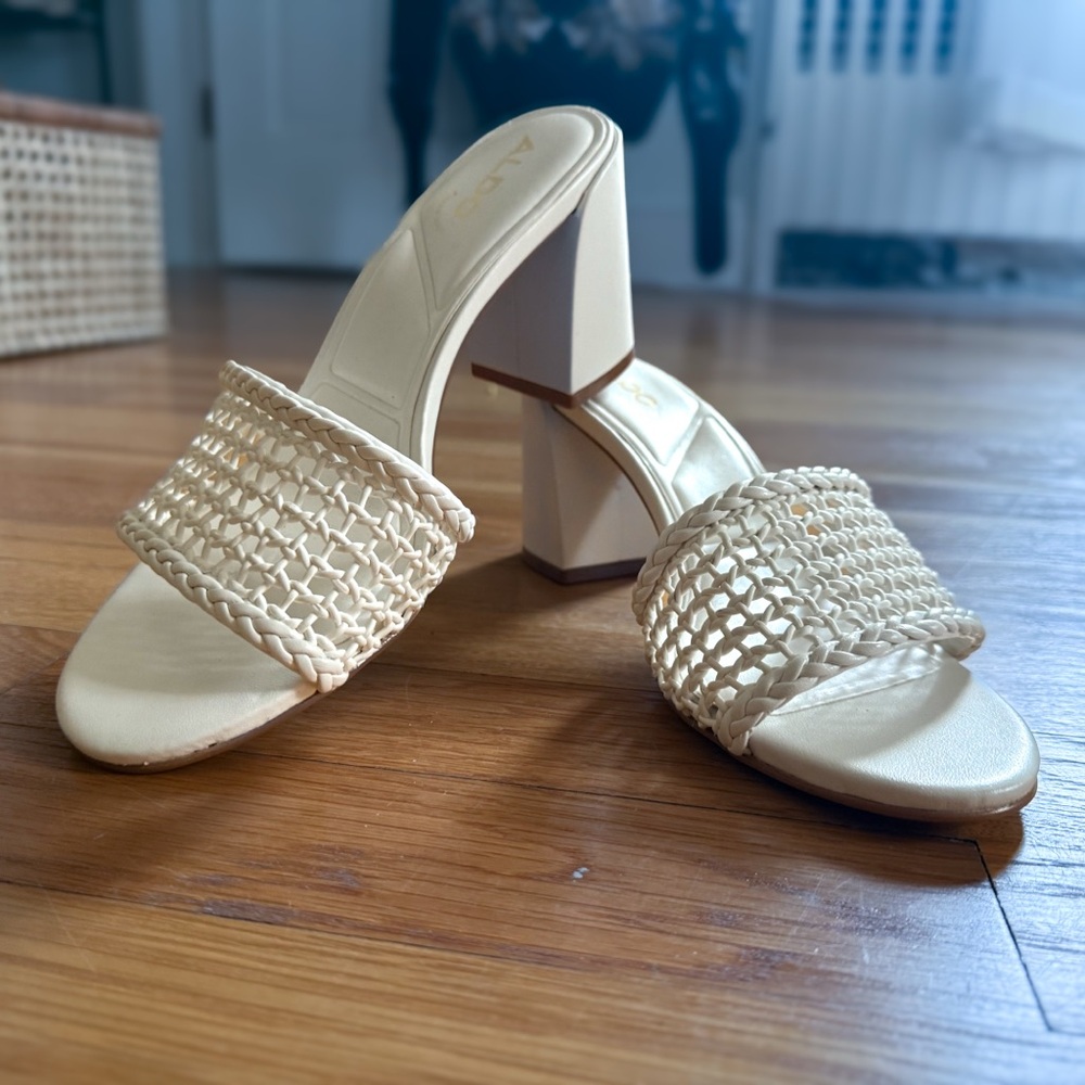 NWOT! ALDO Women's Bone Heeled Mule 6.5